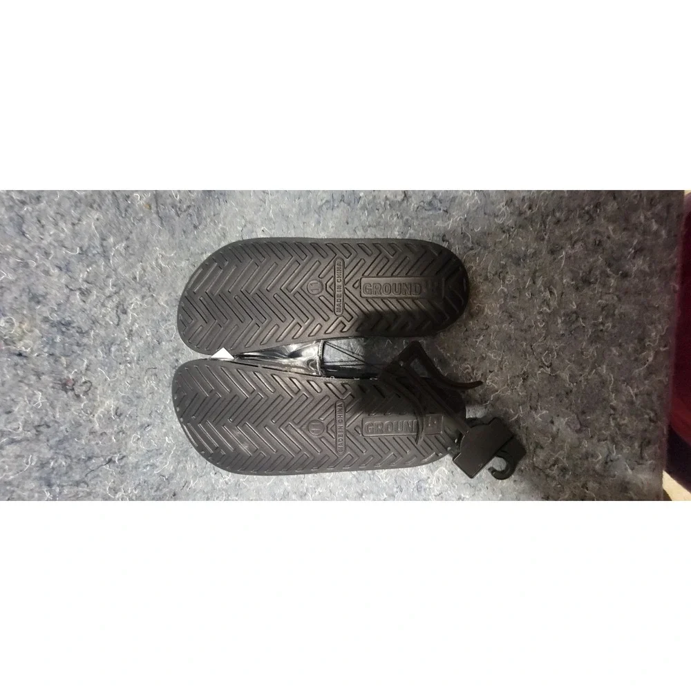 Tim Barton Sally and Jack  Men's‎ Slip-Ons Color: Silver Size 11
